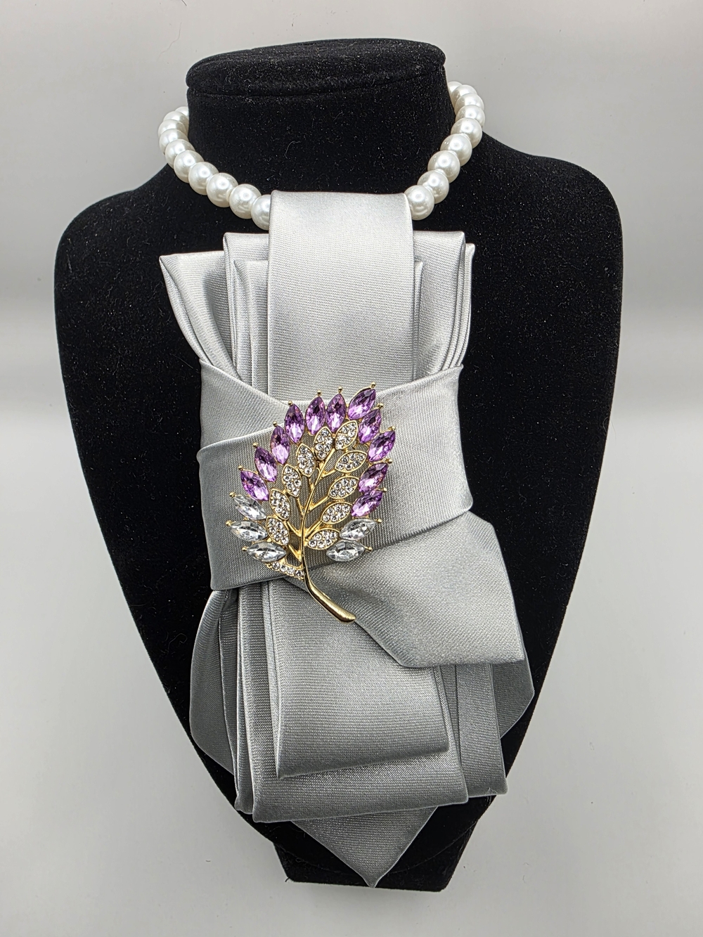 Tie Necklace | Light Grey Satin